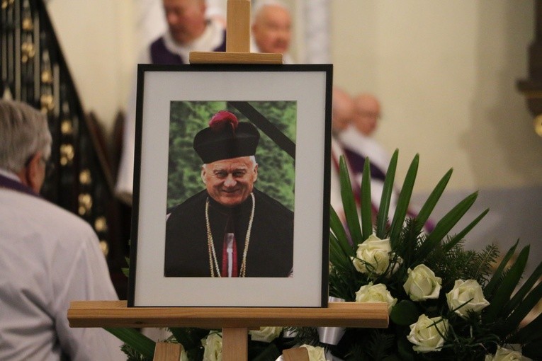 Stara Wrona. Uroczystości pogrzebowe ks. kan. Wawrzyńca Ulanowskiego