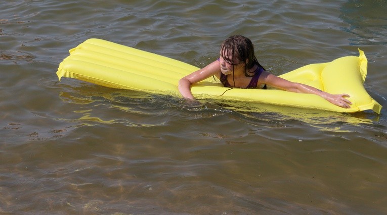 Upalna niedziela na plaży w Stegnie