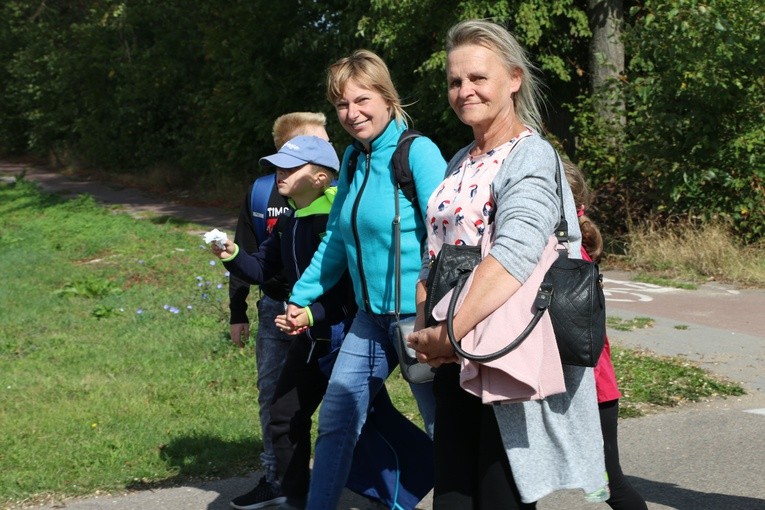Rostkowo. Pielgrzymka dzieci (część I)