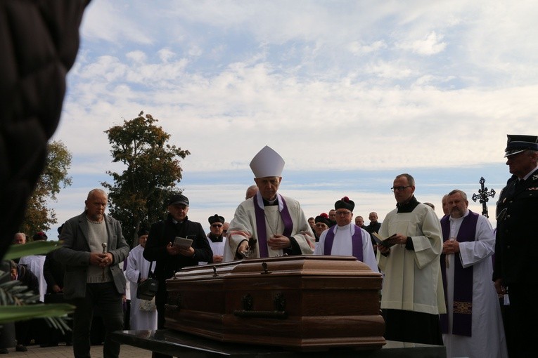 Lekowo. Pogrzeb ks. Tadeusza Janowskiego