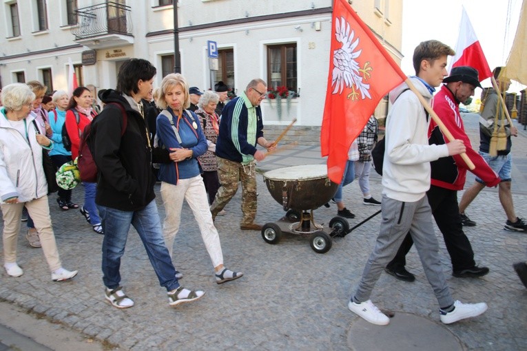 Płock. Wyjście pielgrzymki do Skępego