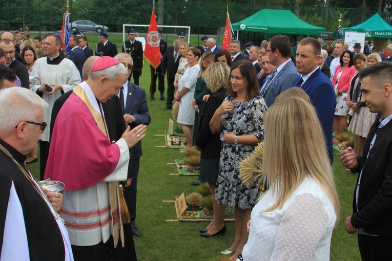 Karniewo. Dożynki diecezjalne cz. 1