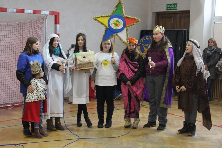 Mali kolędnicy w Płocku