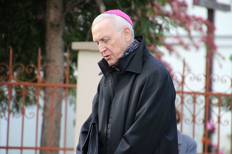 Płock. Modlitwa przy pomniku błogosławionego męczennika