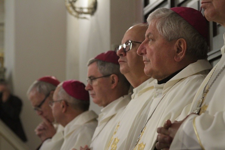 Episkopat w Płocku. Msza w kolegiacie