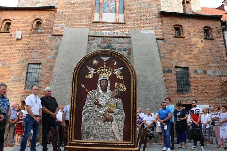 Czerwińsk n. Wisłą. Procesja w wigilię uroczystości Wniebowzięcia NMP