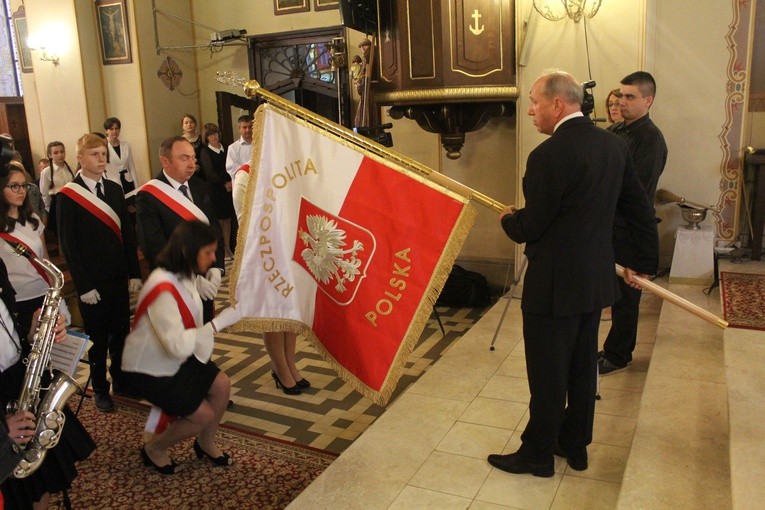 Szkoła w Dzierzążni