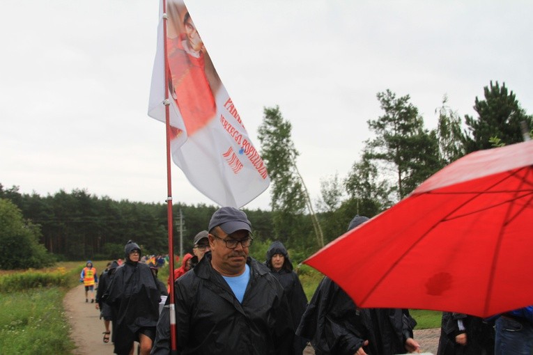 Pielgrzymka. Pątnicy w Sendeniu