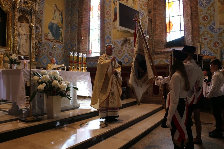 Uroczystości w SP im. Kardynała Stefana Wyszyńskiego w Siedlinie