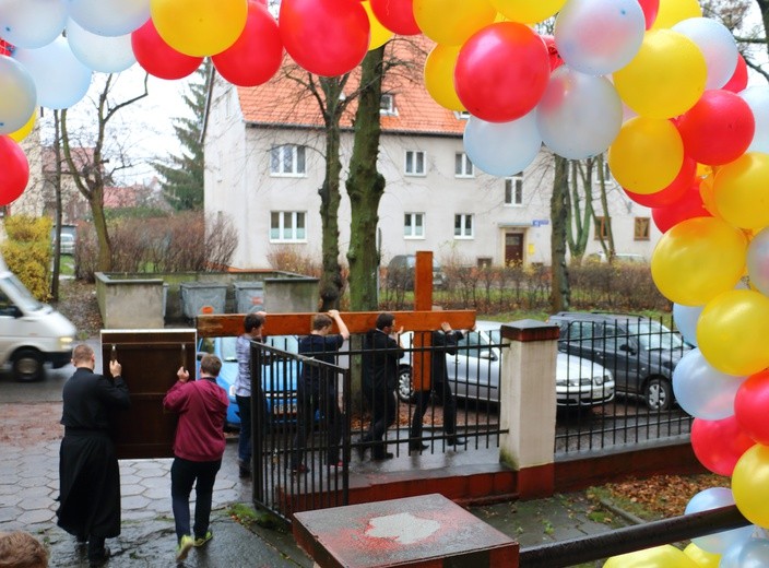 Symbole ŚDM - Zespół Szkół Pijarskich w Elblągu