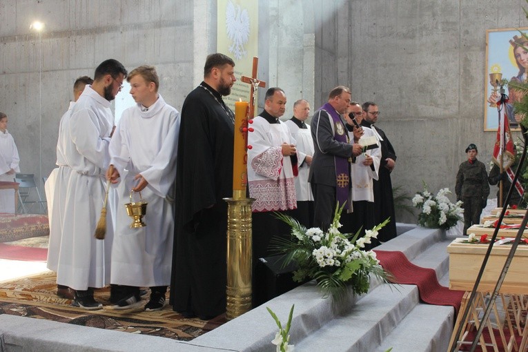 Pochówek obrońców Modlina z 1939 roku