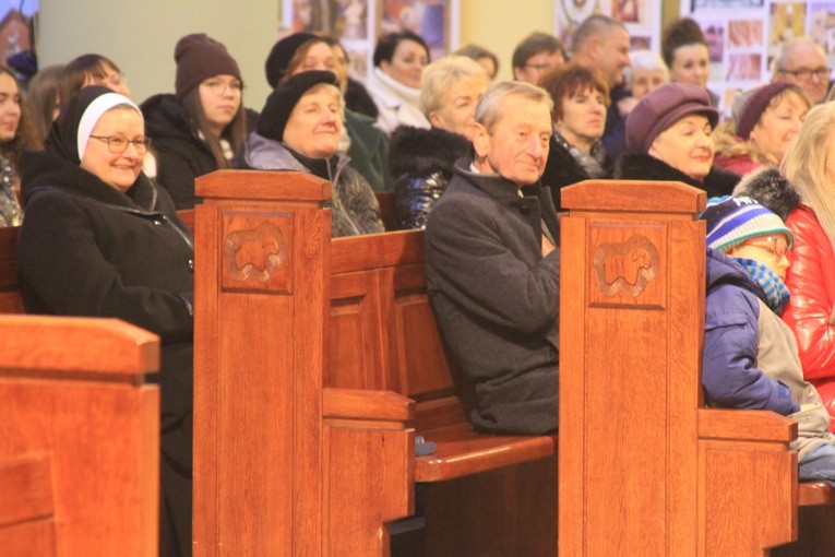 Ciechanów. Spotkanie biskupa Szymona z młodzieżą