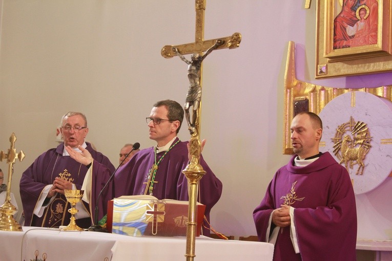 Symboliczny grób biskupów męczenników w Działdowie