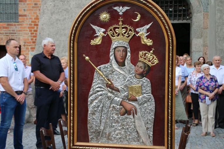 Czerwińsk n. Wisłą. Procesja w wigilię uroczystości Wniebowzięcia NMP