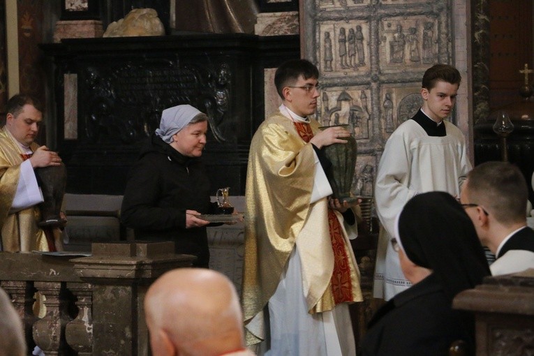 Płock. Msza Krzyżma w bazylice katedralnej