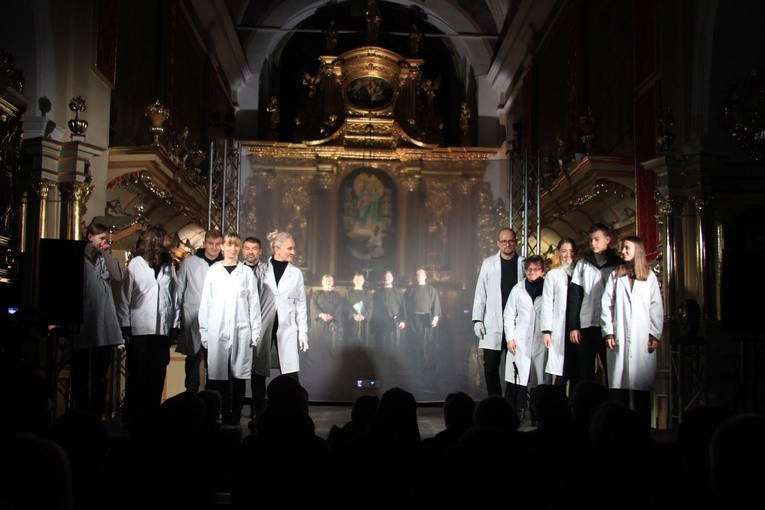 Czerwińsk n.Wisłą. Spektakl "Misterium Przemijania"