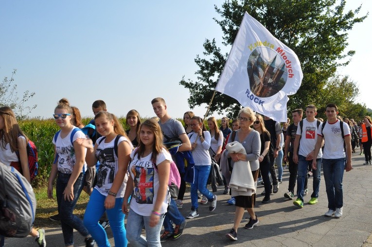 Pielgrzymka młodych z Ciechanowa do Rostkowa
