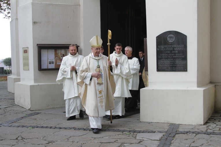 Episkopat w Płocku. Msza w kolegiacie