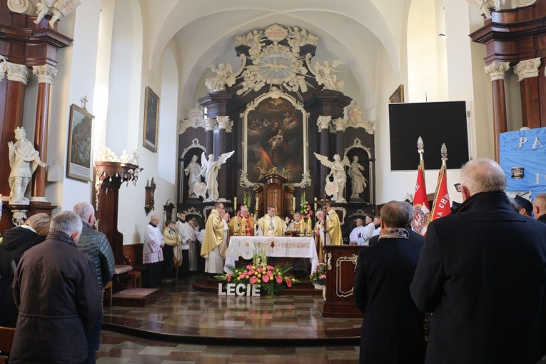 Pułtusk. Jubileusz parafii św. Józefa i wprowadzenie relikwii św. Jana Pawła II