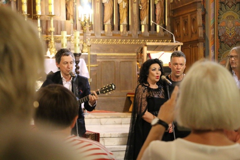 Ciechanów. Koncert papieski w farze