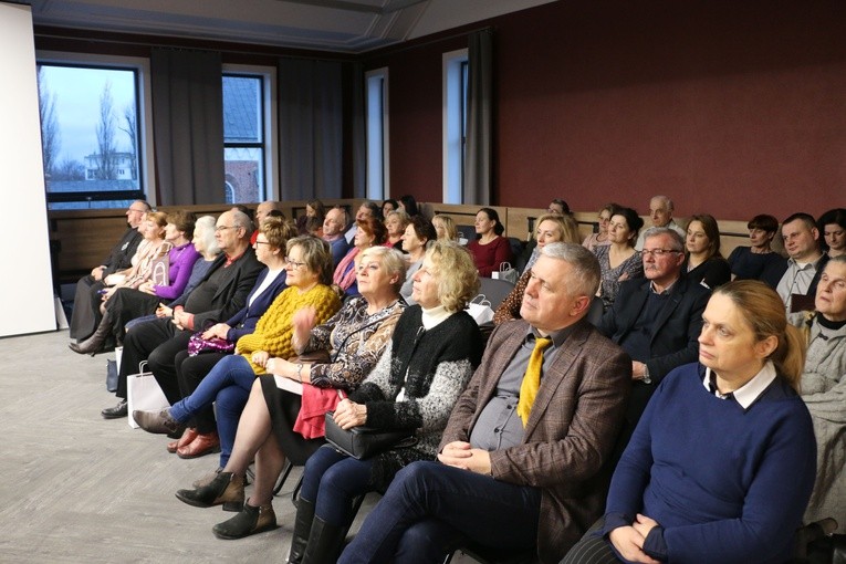 Przasnysz. Promocja komiksu "Mateczki"