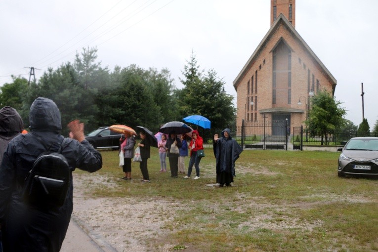 Pielgrzymka na Jasną Górę. Pierwszy dzień cz. 1