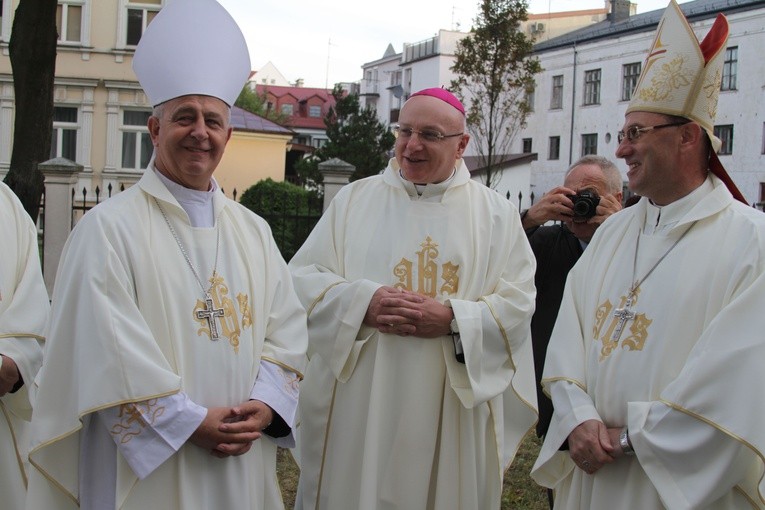Episkopat w Płocku. Msza w kolegiacie
