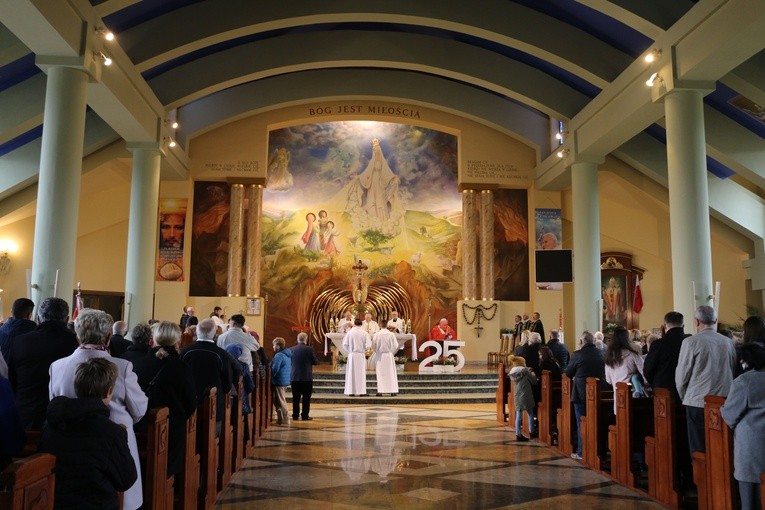 Ciechanów. Uroczystości w parafii MB Fatimskiej