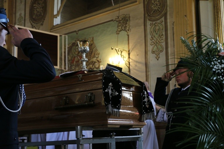 Lekowo. Pogrzeb ks. Tadeusza Janowskiego