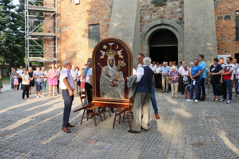 Czerwińsk n. Wisłą. Procesja w wigilię uroczystości Wniebowzięcia NMP