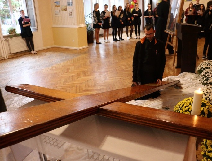 Symbole ŚDM - Zespół Szkół Pijarskich w Elblągu