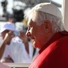 Kard. Sarah: Benedykt XVI milczy, ale wiele daje Kościołowi