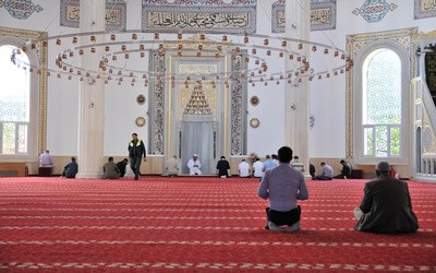Imamowie sprzeciwiają się integracji muzułmanów