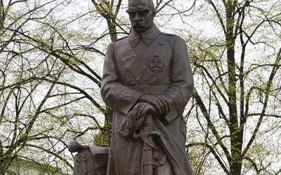 Premier złożył kwiaty przed pomnikiem marszałka Piłsudskiego