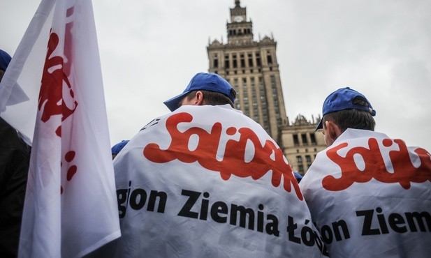 Czy pracujący na umowach o dzieło lub zlecenie będą mogli należeć do związków zawodowych?
